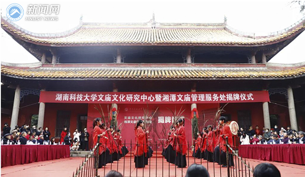 76fe6ad12e0f4169a8bb7b1c3fa5ef29.jpg 礼成1.jpg