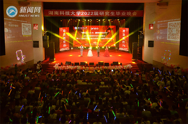 61f2b468b7494b6dbad6b3727d5f814b.jpg 毕业1.jpg