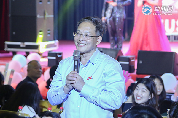 a3656b08572b4eefa4de6a888b00add8.jpg 毕业2.jpg