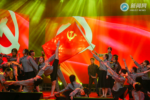 ce1e996581744b4d8f6c0faa48d3607e.jpg 毕业4.jpg