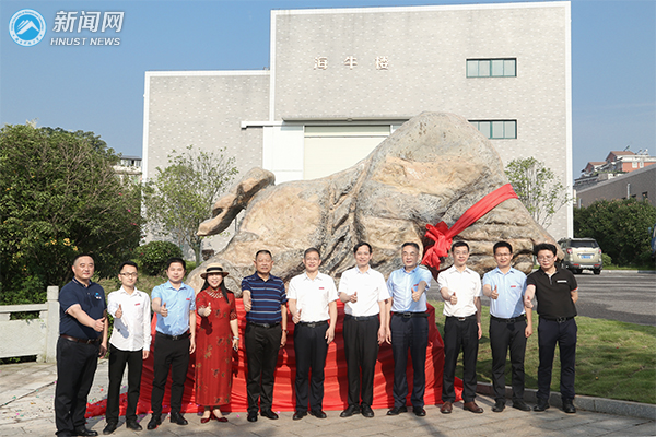 e9aa2e64320b43dabef2ad72f8913020.jpg 校友4.jpg