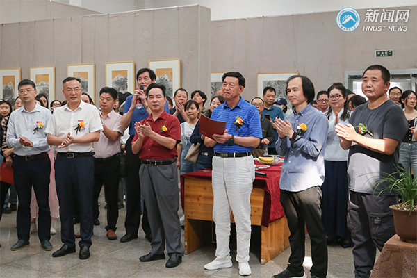 20fefb218ae44f27a8e060e22cab8c32.jpg 周志鑫1.jpg