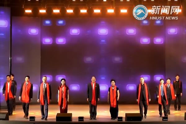 6319e1ee273e4968b8ee8f6b1a43d80a.jpg 文艺晚会8.jpg