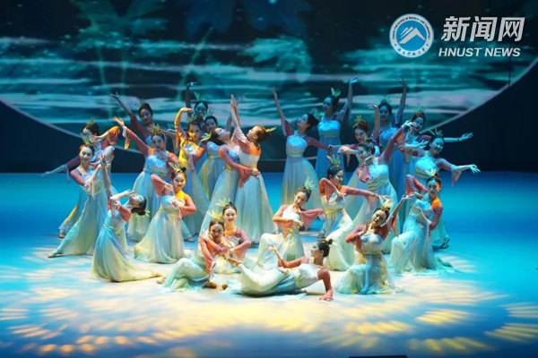 96a0adf6e3ea43b08da5a1ac88eb09ab.jpg 文艺晚会6.jpg