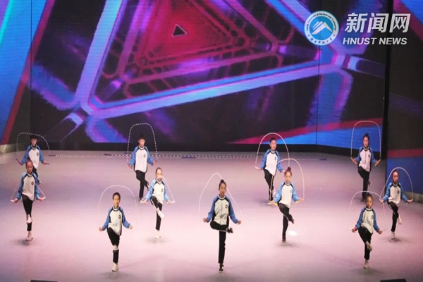 b42aeba82b244c37b7f8cad80745fc97.jpg 文艺晚会3.jpg