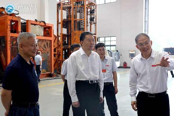 4747d65173f2416ab0d0fc928cd7123e.jpg 毛万春1.jpg