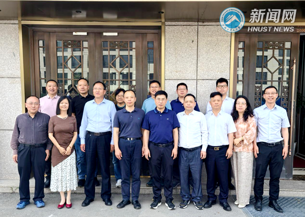 cc3e1e363c754384bacfaf7173202260.png 校友1.png